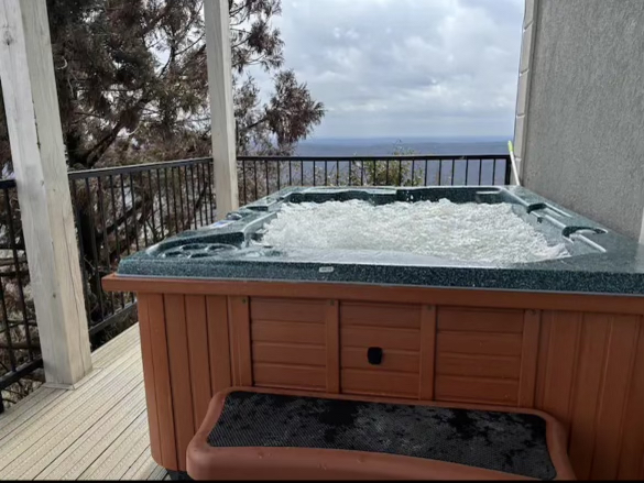 Soul Way Frequencies-Top of the Mountain Retreat-Mount Riante-Hot Tub